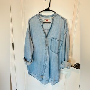 Vintage Levi’s Denim Button-Down Shirt